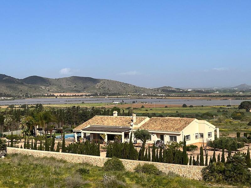 4 Cuarto Villa en venta