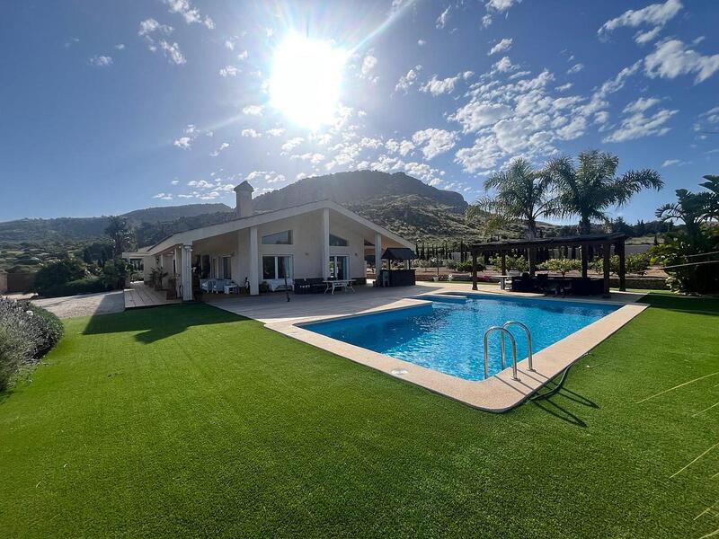 4 Cuarto Villa en venta