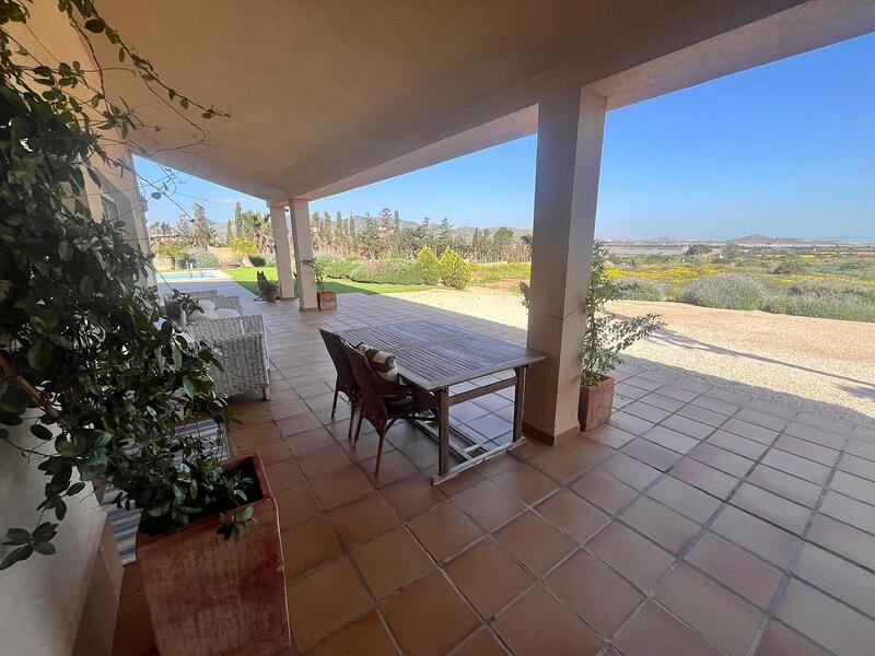 4 Cuarto Villa en venta