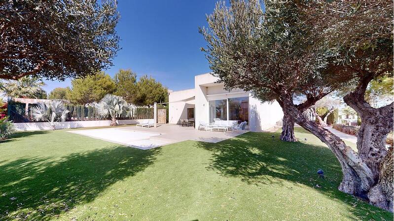Villa till salu i Las Colinas Golf, Alicante