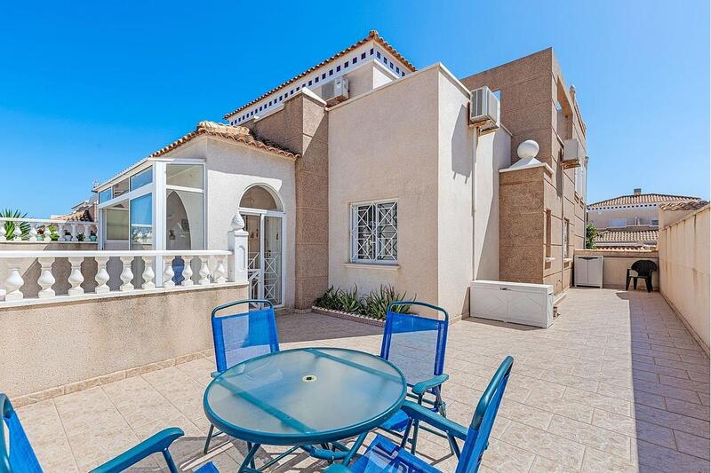 Rekkehus til salgs i Torrevieja, Alicante