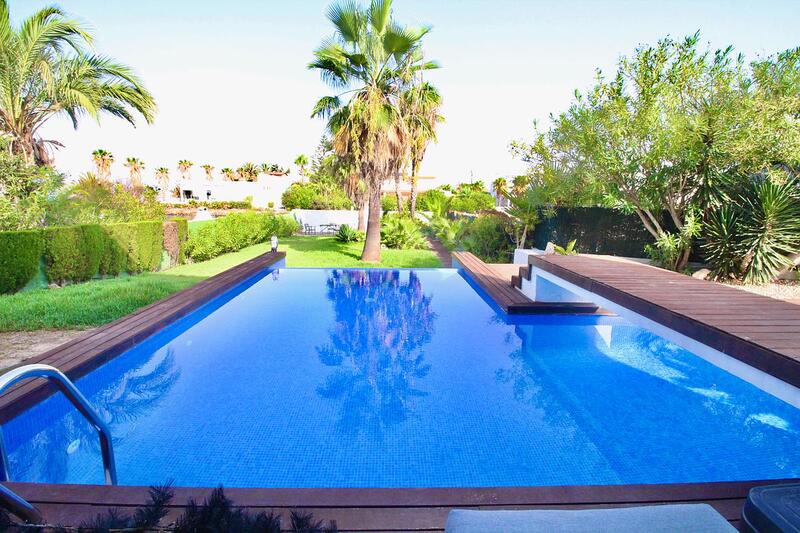 Villa for sale in La Manga del Mar Menor, Murcia