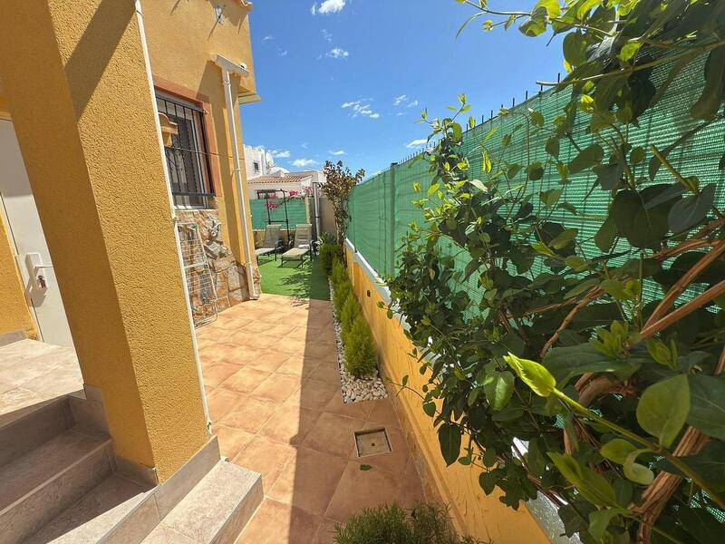 2 bedroom Townhouse for sale