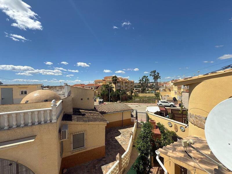 2 bedroom Townhouse for sale