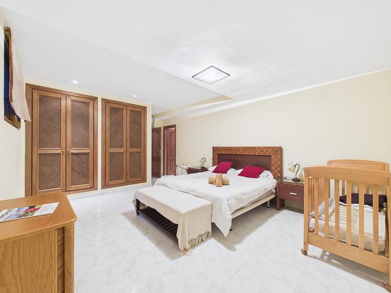 4 bedroom Townhouse for sale