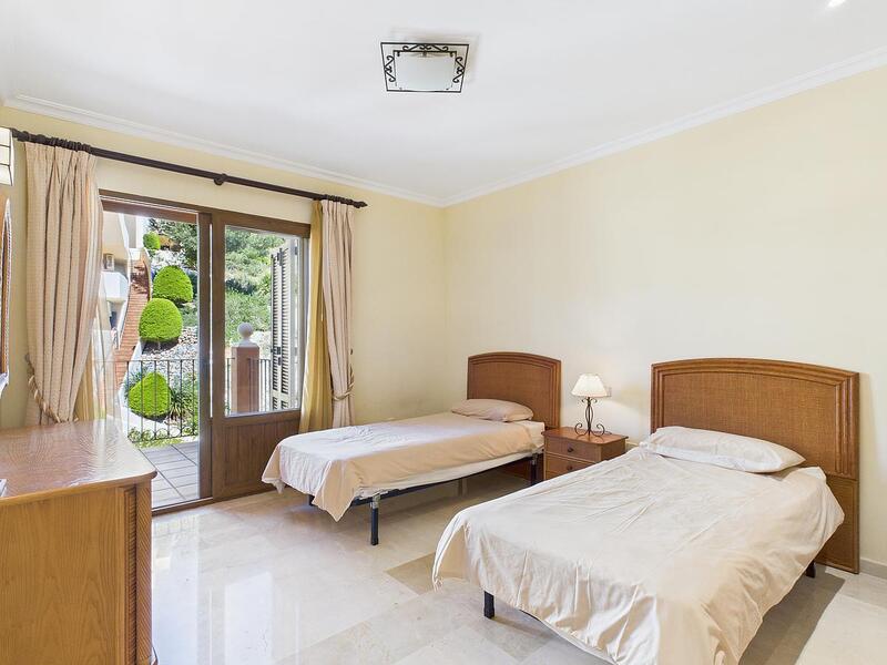 4 bedroom Townhouse for sale