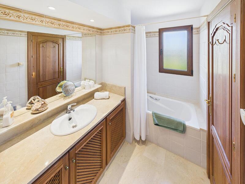 4 bedroom Townhouse for sale