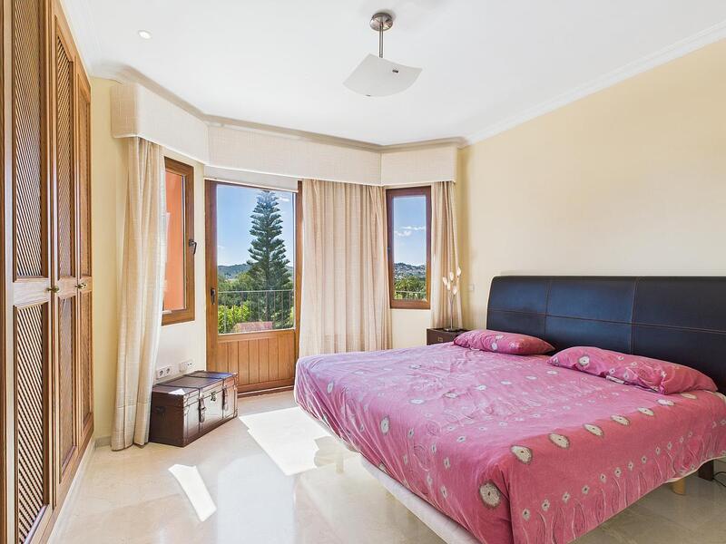 4 bedroom Townhouse for sale