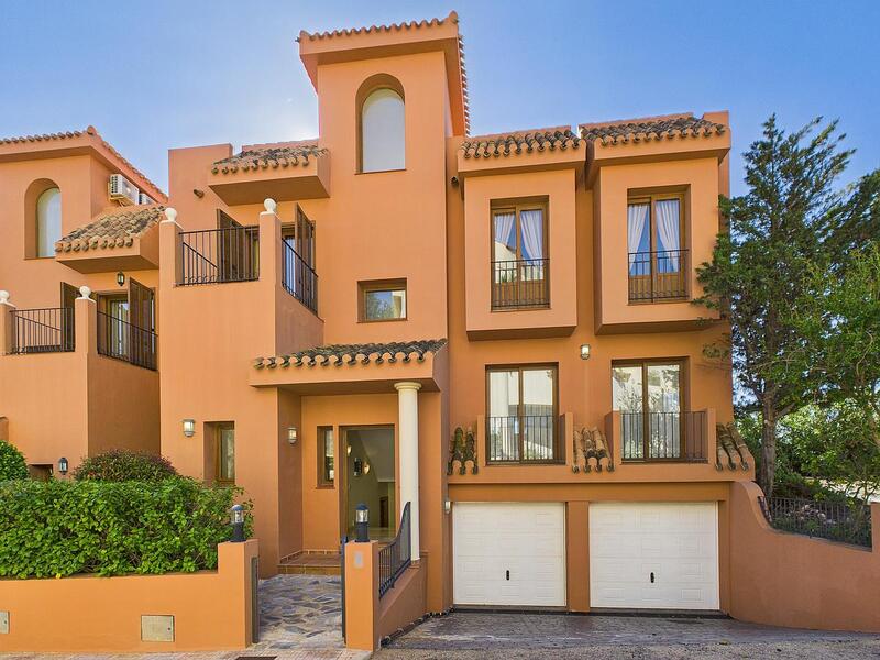 4 bedroom Townhouse for sale