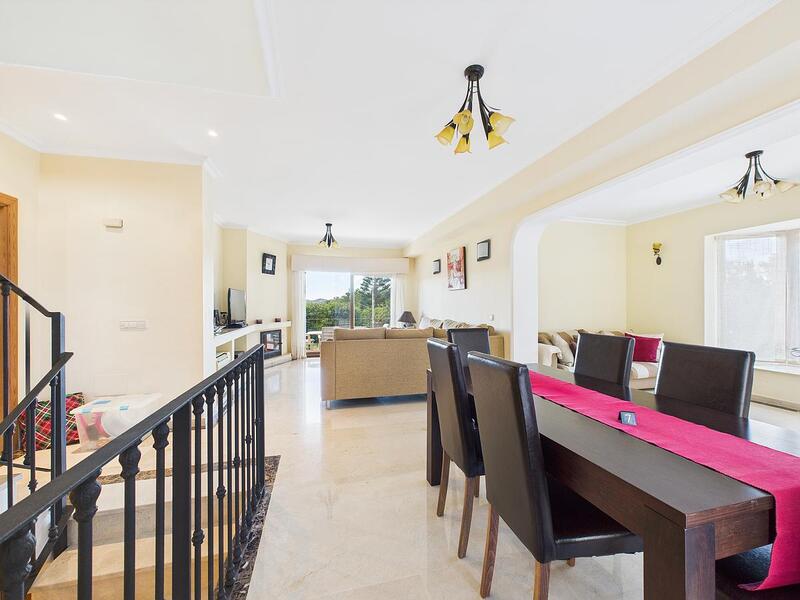 4 bedroom Townhouse for sale