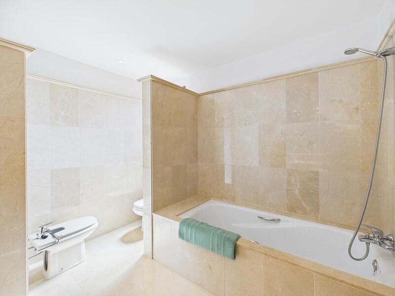 4 bedroom Townhouse for sale