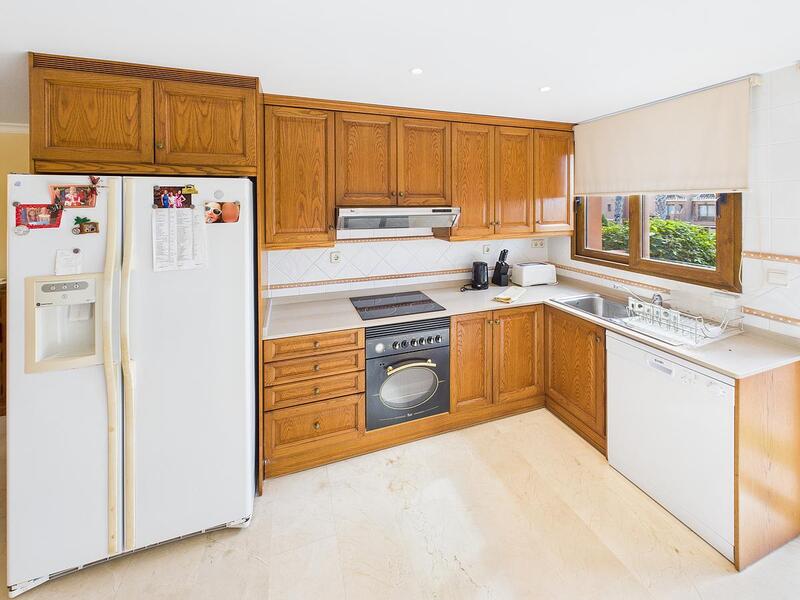 4 bedroom Townhouse for sale