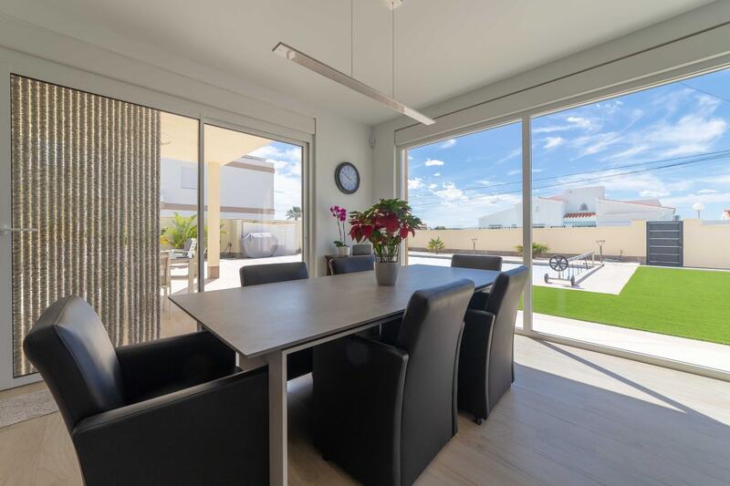 4 Cuarto Villa en venta
