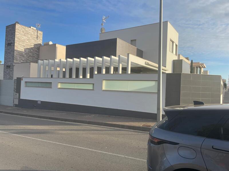 3 Cuarto Villa en venta