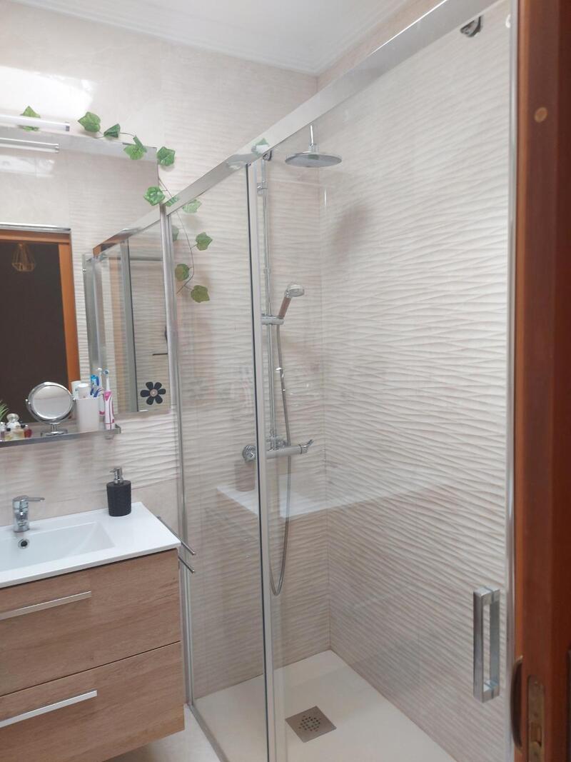 4 slaapkamer Gezinswoning Te koop