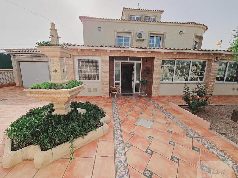 Villa for sale in Torrevieja, Alicante