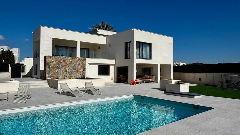 Villa til salg i Torrevieja, Alicante
