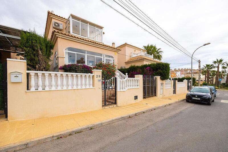Villa til salg i Orihuela Costa, Alicante