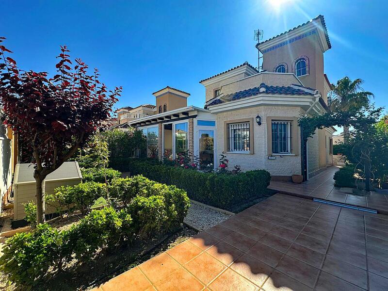 Villa en venta en Guardamar del Segura, Alicante