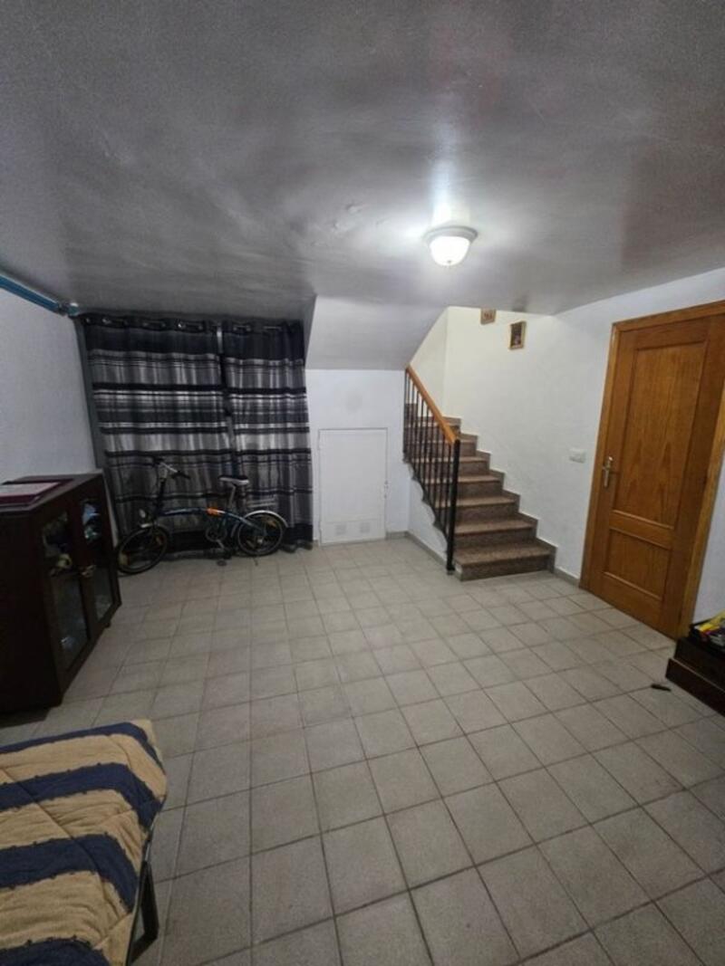 5 bedroom Townhouse for sale