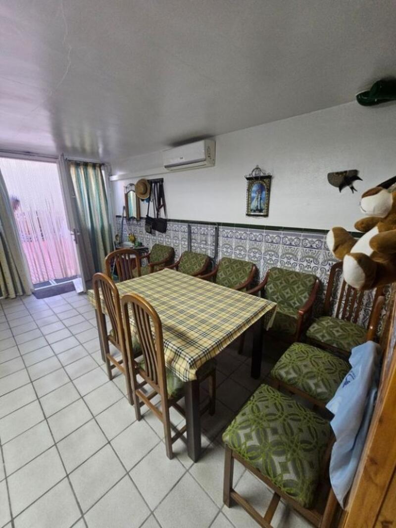5 bedroom Townhouse for sale