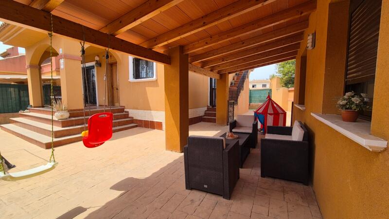 Villa till salu i Torrevieja, Alicante