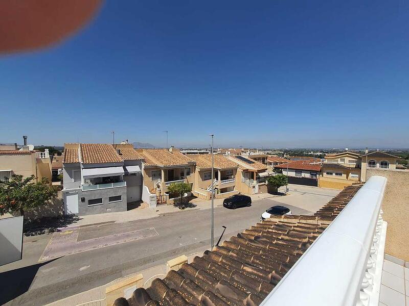 4 slaapkamer Gezinswoning Te koop