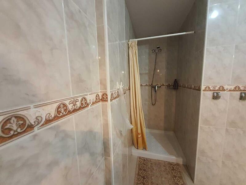 4 slaapkamer Gezinswoning Te koop