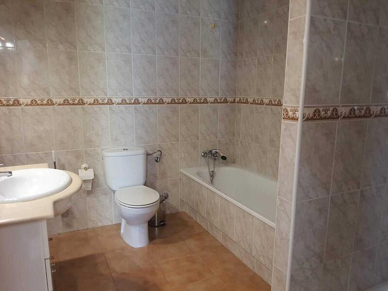 4 slaapkamer Gezinswoning Te koop