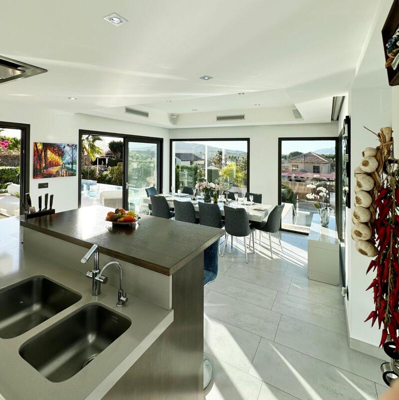 5 bedroom Villa for sale