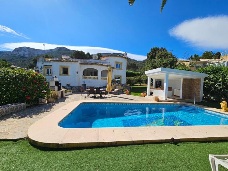 Villa en venta en Denia, Alicante