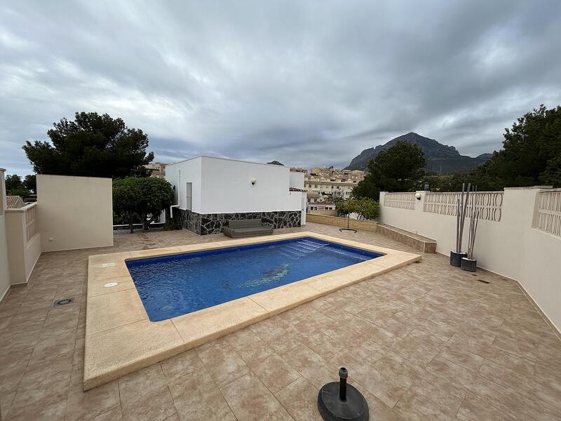 Villa zu verkaufen in La Nucia, Alicante