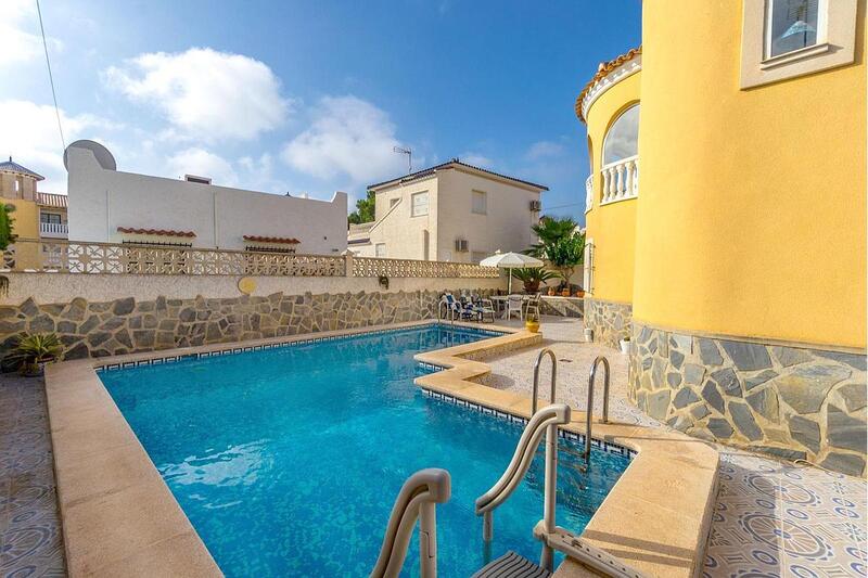 4 Cuarto Villa en venta