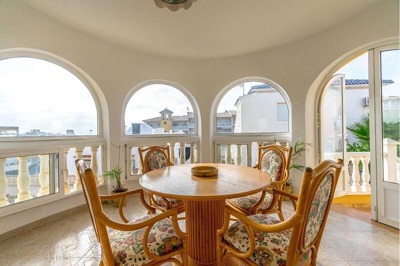4 Cuarto Villa en venta