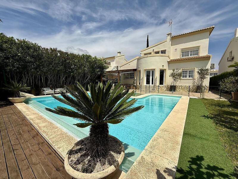 Villa en venta en Orihuela Costa, Alicante
