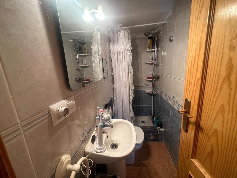 3 спальная комната городская тюрьма продается