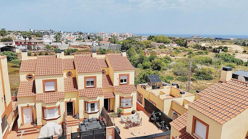 Rekkehus til salgs i Cabo Roig, Alicante