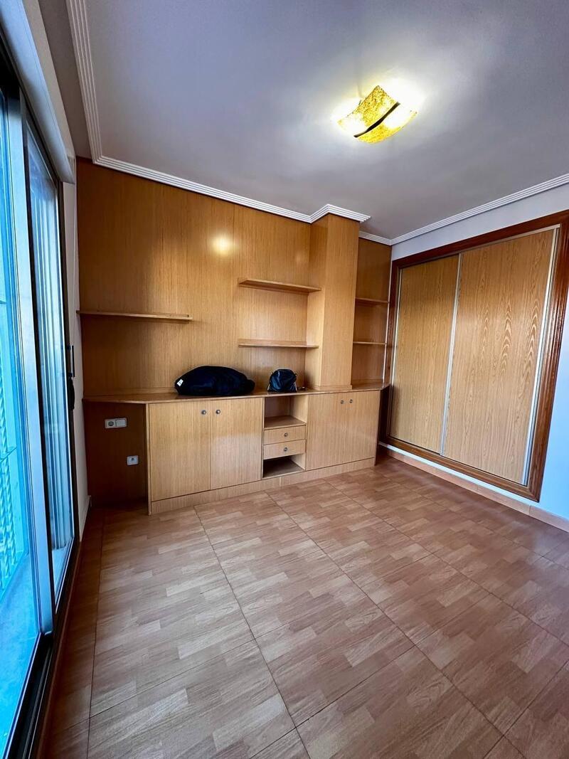 3 спальная комната квартира продается