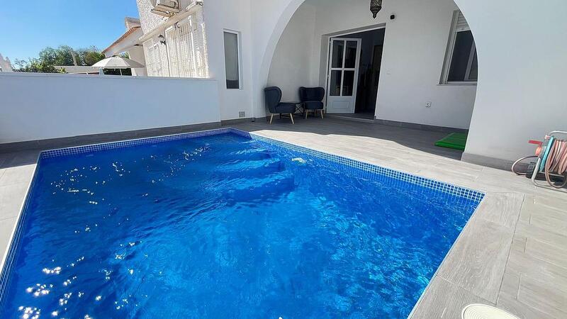 Townhouse for sale in Villamartin, Alicante