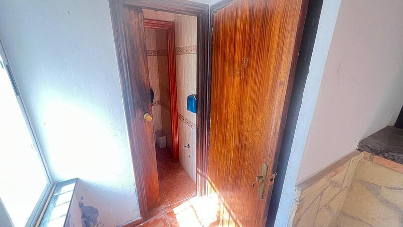 2 спальная комната городская тюрьма продается