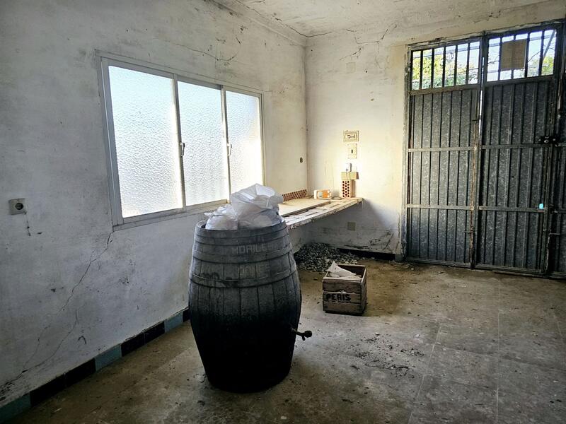 Grottehuset til salgs
