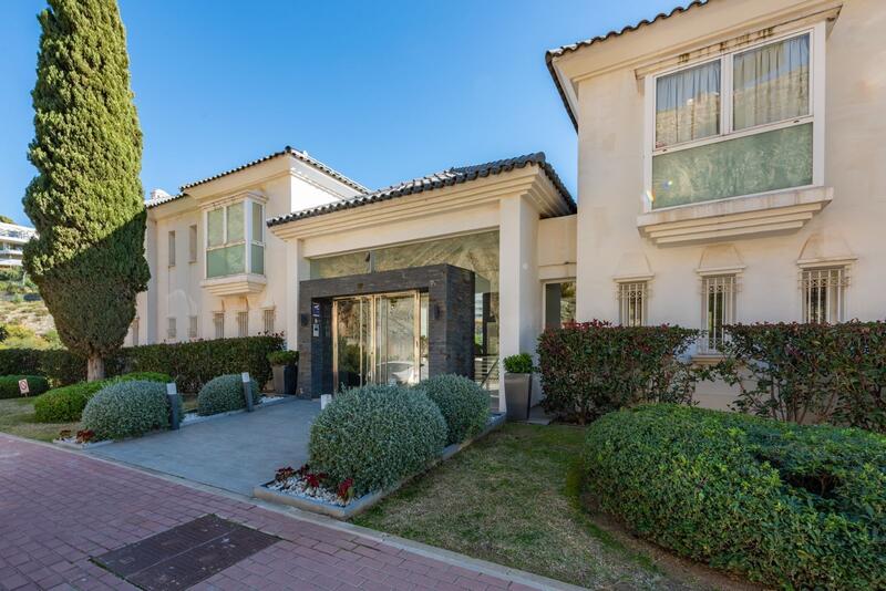 Apartment for sale in Benahavis, Málaga