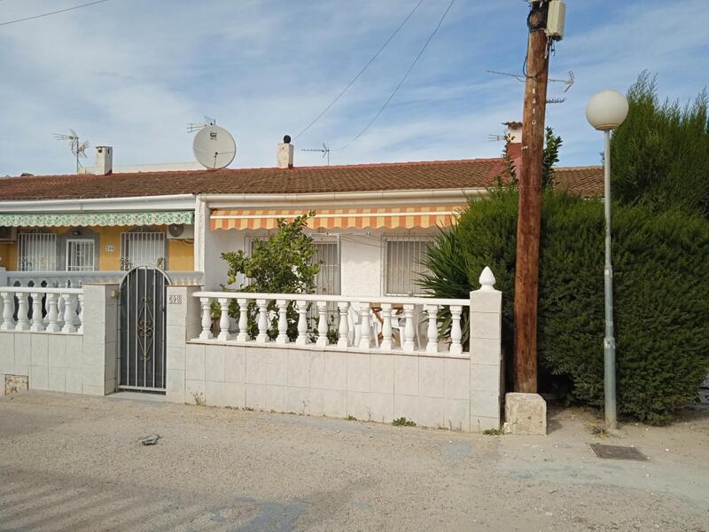 Villa en venta en Torrevieja, Alicante