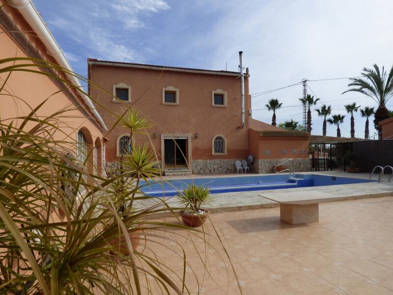 Villa en venta en Catral, Alicante