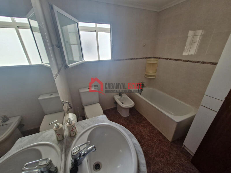 4 bedroom Apartment for sale