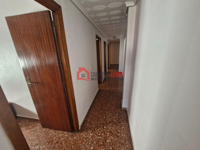 4 bedroom Apartment for sale