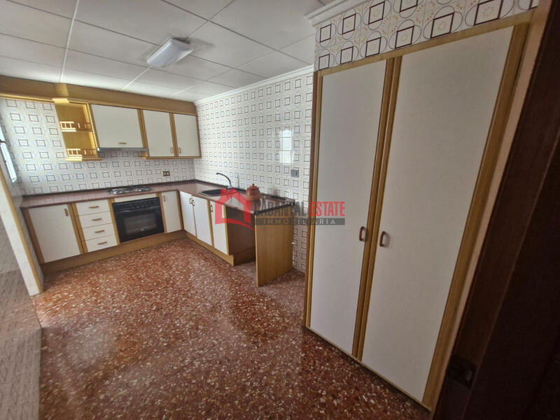 4 bedroom Apartment for sale
