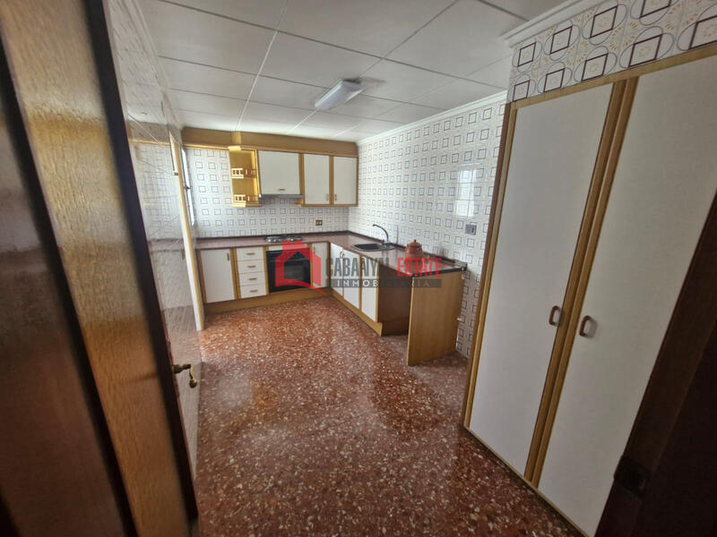 4 bedroom Apartment for sale