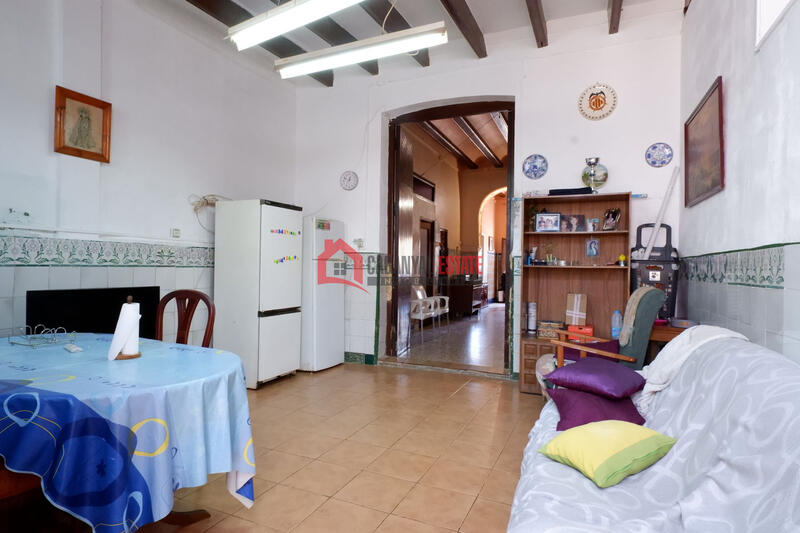 4 bedroom Apartment for sale