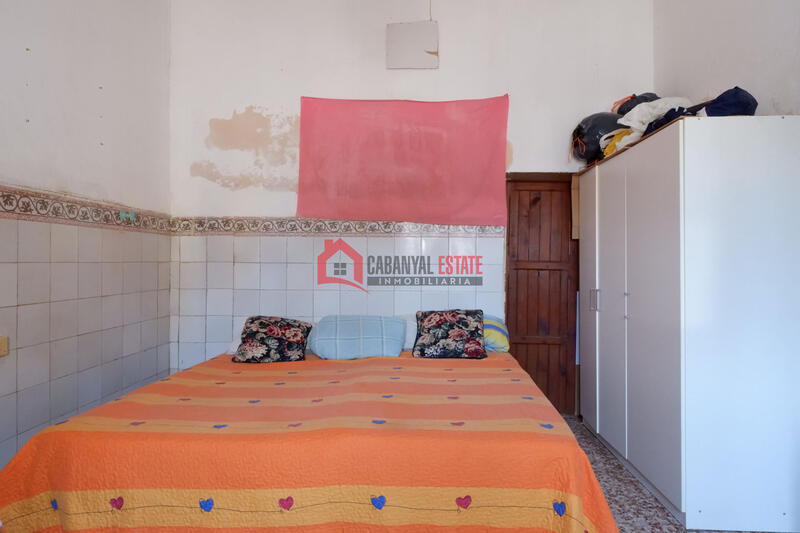 4 bedroom Apartment for sale